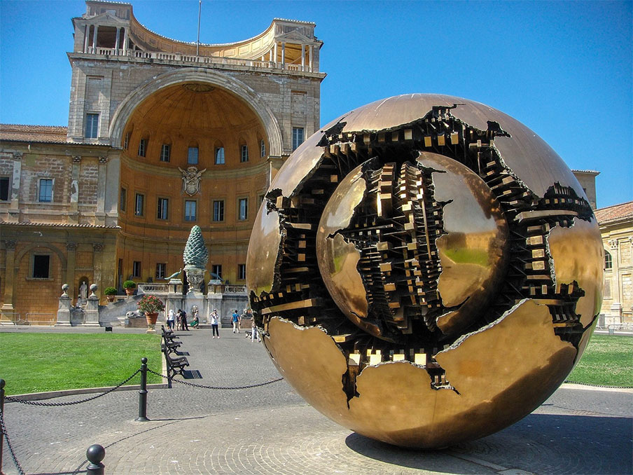 Cortile della Pigna