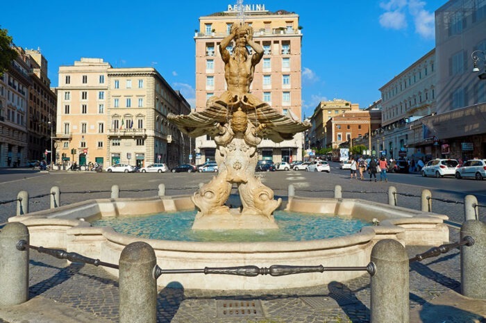 Fontana del Tritone