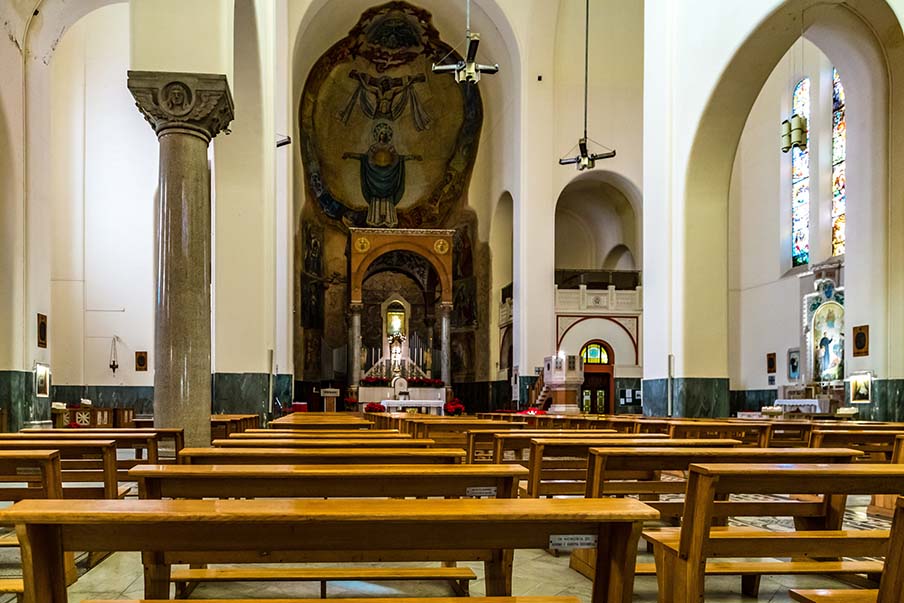 Santa Maria Liberatrice - interier